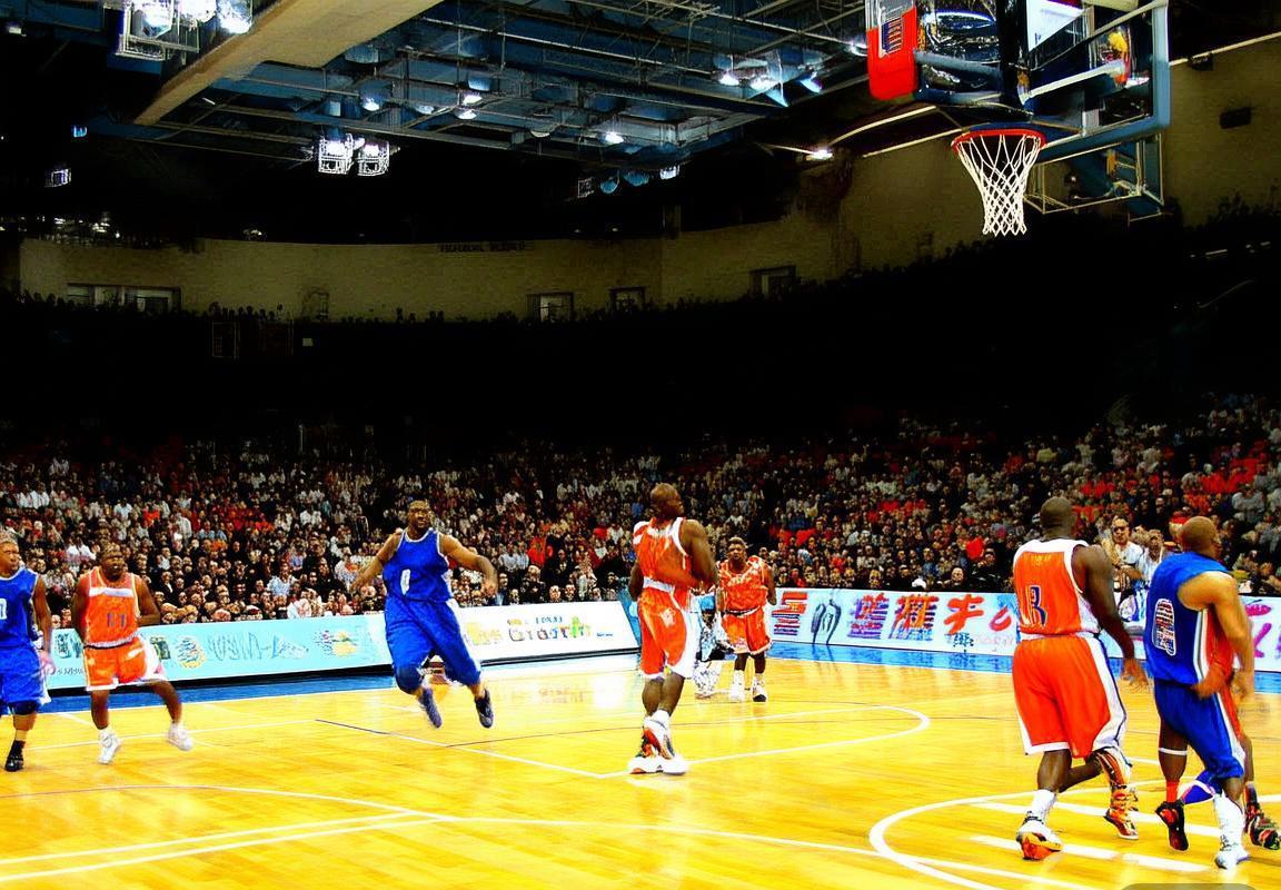 2006年CBA广东队与八一队巅峰对决：篮球传奇之战